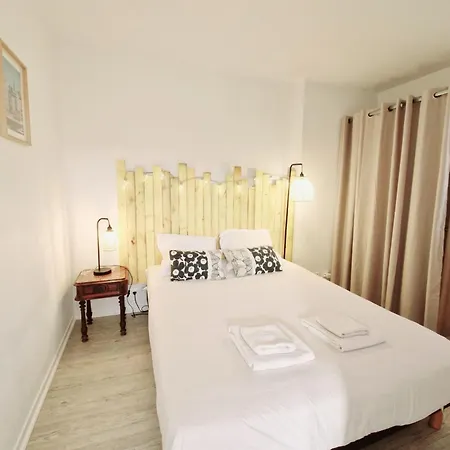 Family T2 With Pool And Garden In Apartment