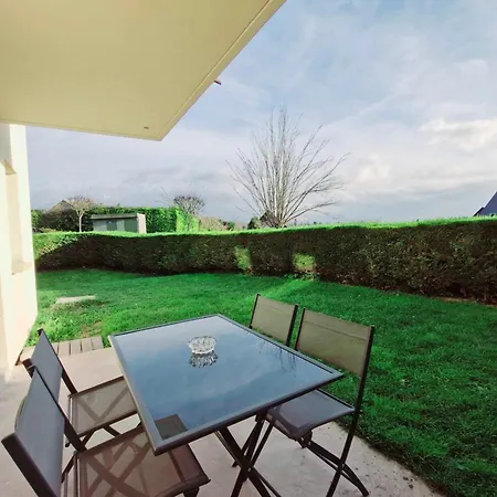 Family T2 With Pool And Garden In * Touques