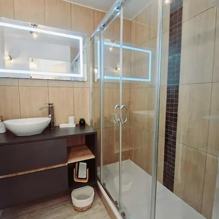 Family T2 With Pool And Garden In Apartment