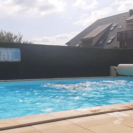 Family T2 With Pool And Garden In * Touques