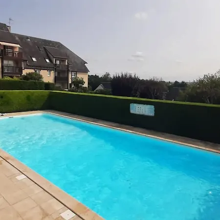 Family T2 With Pool And Garden In